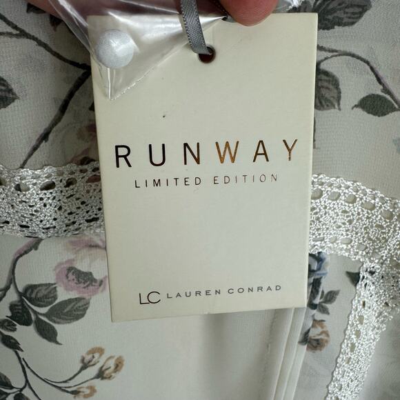 LC Lauren Conrad Runway NWT Floral Sheer 3/4 Sleeve Lace Crochet Blouse Size XXL - Picture 7 of 10